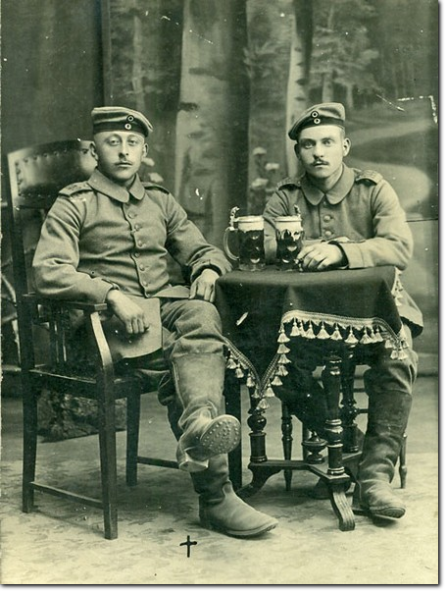 Hermann Süthold links, rechts Anton Scholtholt